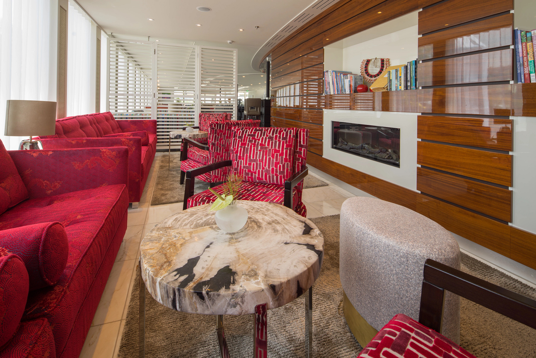 AmaWaterways AmaViola - Library.jpg